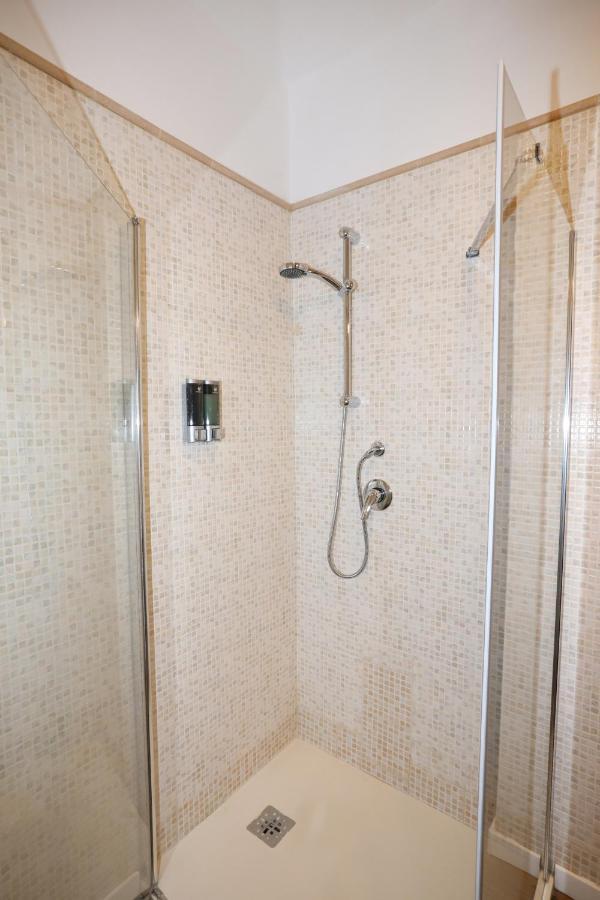Unique Luxury Apartment And Rooms Rome Bagian luar foto