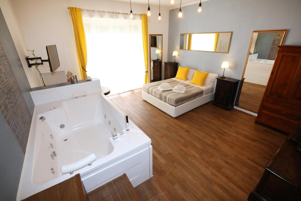 Unique Luxury Apartment And Rooms Rome Bagian luar foto