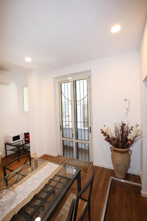 Unique Luxury Apartment And Rooms Rome Bagian luar foto