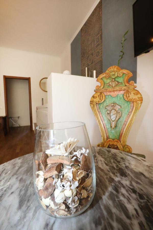 Unique Luxury Apartment And Rooms Rome Bagian luar foto